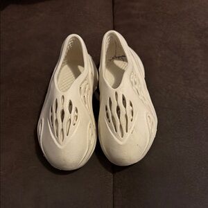Yeezy Kids Shoes in Cream